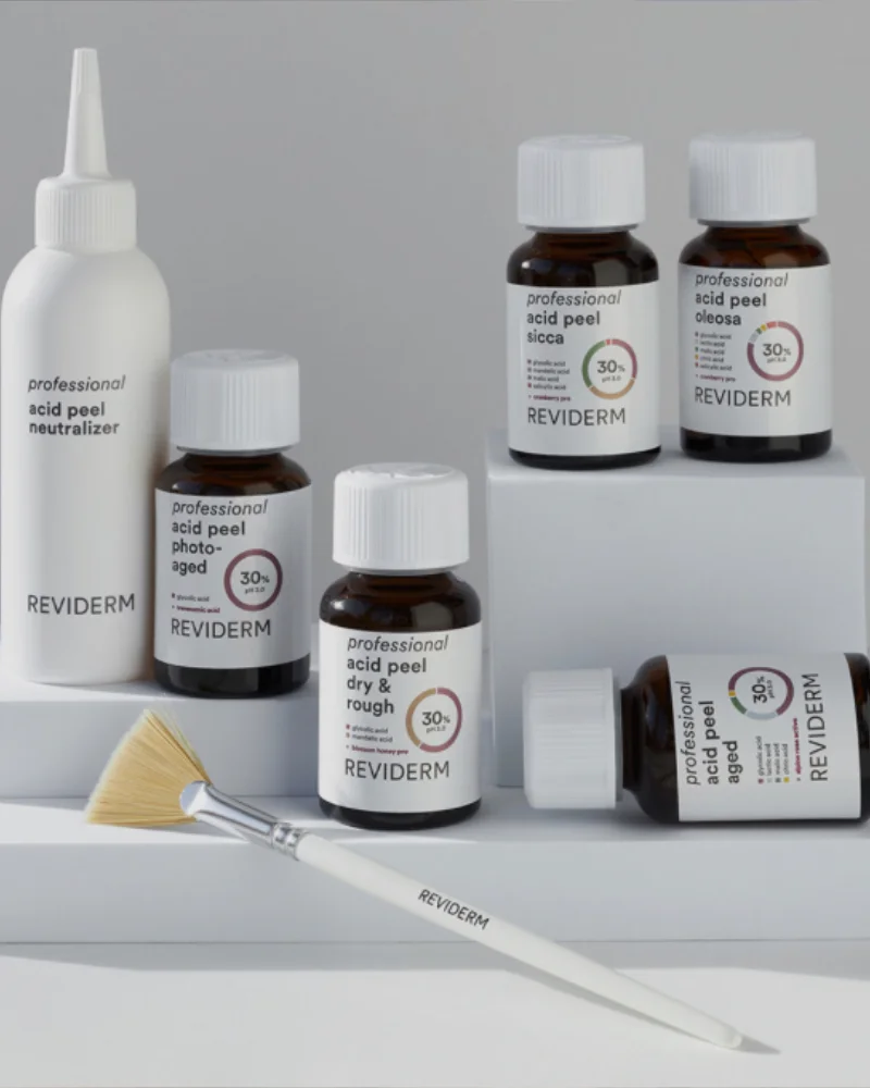 Produktflaschen der Firma Reviderm 